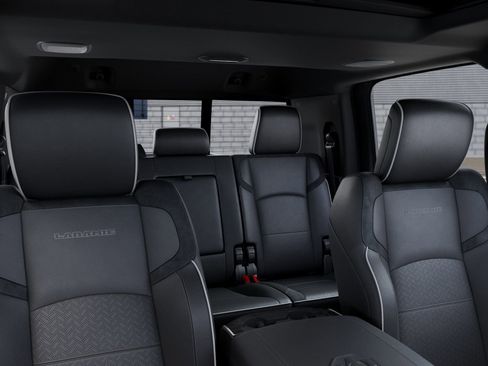 New 2026 RAM 2500 Laramie AWD/4WD image 34