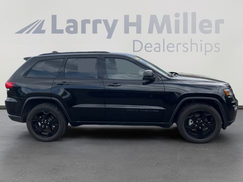 Used 2019 Jeep Grand Cherokee Laredo image 6