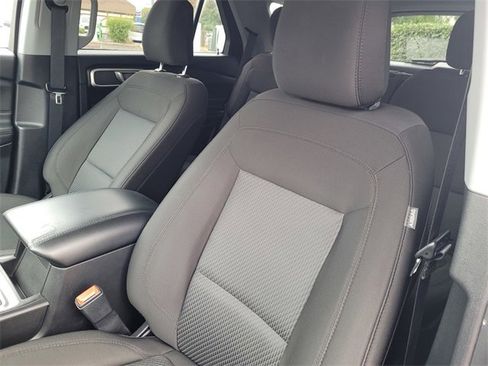 Used 2022 Ford Explorer XLT image 13