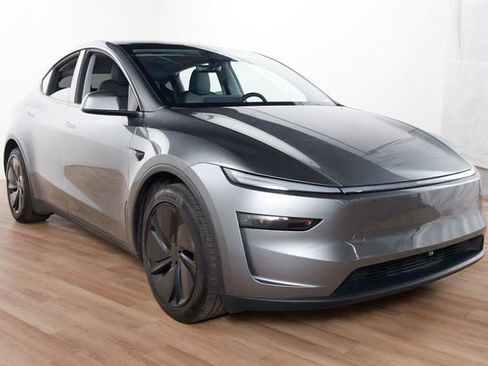 Used 2026 Tesla Model Y AWD image 3