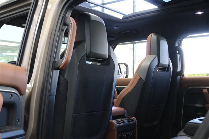Used 2025 Land Rover Defender 110 AWD/4WD image 34