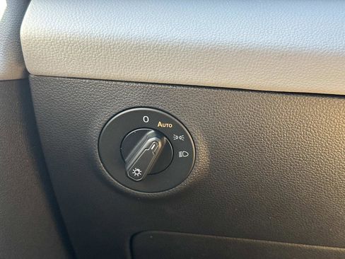 Used 2022 Volkswagen Taos SE image 26