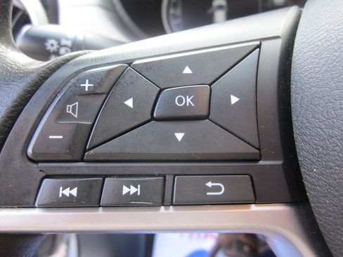 Used 2021 Nissan Versa SV FWD image 23