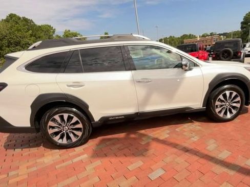 Used 2025 Subaru Outback Touring AWD/4WD image 2
