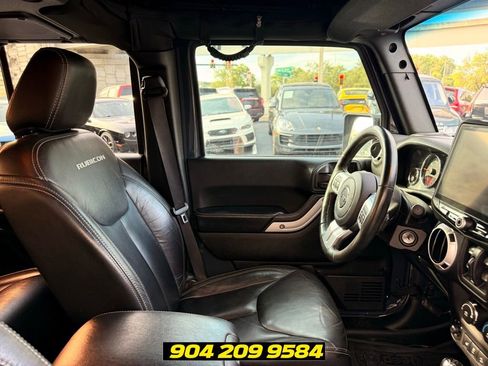 Used 2017 Jeep Wrangler Unlimited Rubicon AWD/4WD image 35