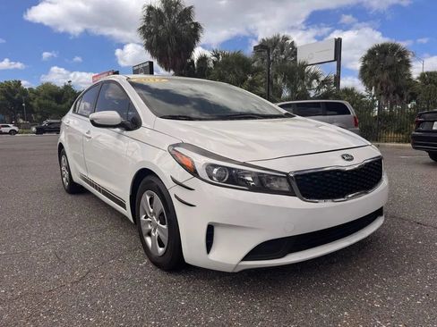 Used 2017 Kia Forte LX FWD image 4
