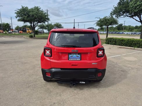 Used 2019 Jeep Renegade Latitude FWD image 7