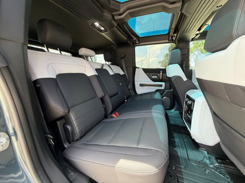 Used 2025 GMC Hummer EV 3X AWD/4WD image 32