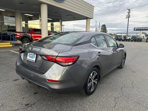 Used 2022 Nissan Sentra SV image 3