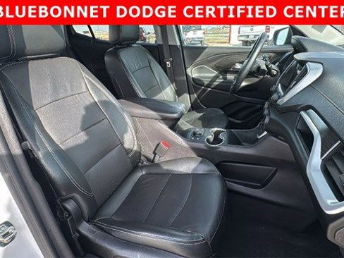 Used 2024 GMC Terrain SLT image 30