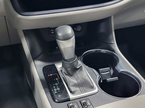 Used 2019 Toyota Highlander XLE AWD/4WD image 21