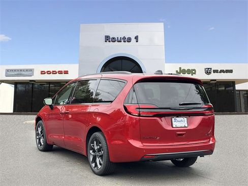 New 2026 Chrysler Pacifica Select w/ S Appearance Package image 4