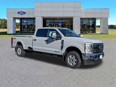 New 2026 Ford F250 XLT w/ FX4 Off-Road Package AWD/4WD image 2