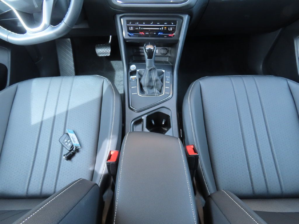 Used 2023 Volkswagen Tiguan SE FWD image 9
