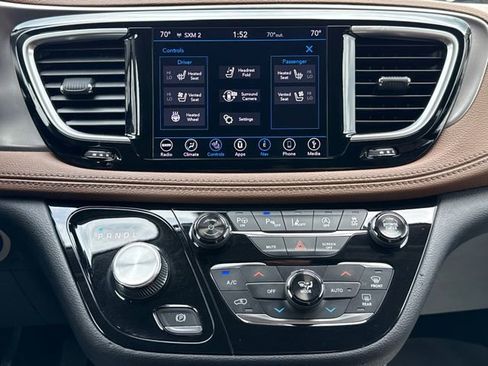 Used 2018 Chrysler Pacifica Limited w/ Tire & Wheel Group image 37