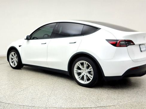 Used 2022 Tesla Model Y Long Range AWD/4WD image 7