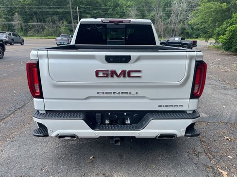 Used 2023 GMC Sierra 1500 Denali w/ Technology Package AWD/4WD image 4