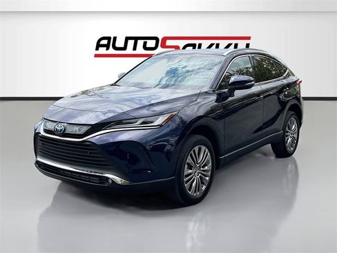 Used 2024 Toyota Venza XLE image 3