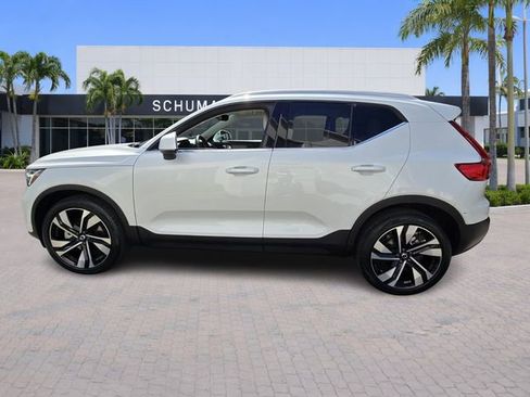 Certified 2023 Volvo XC40 B5 Plus w/ Protection Package Premier image 4
