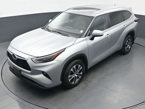 Certified 2024 Toyota Highlander XLE image 48
