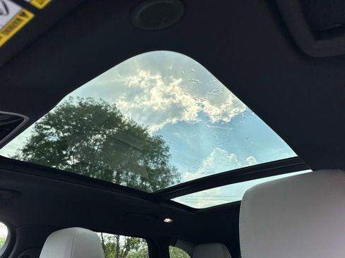 New 2026 Land Rover Range Rover Velar S image 18