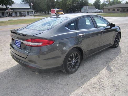 Used 2018 Ford Fusion SE w/ Equipment Group 201A FWD image 6