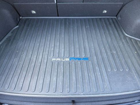 Used 2019 Toyota Prius Prime Premium image 17