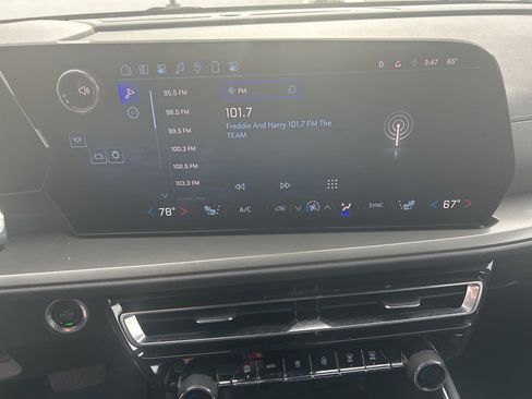 Certified 2025 Chevrolet Traverse LT image 11