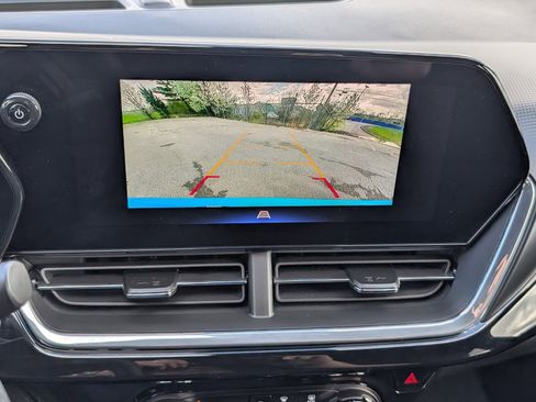 Used 2025 Chevrolet Trax RS w/ Driver Confidence Package image 10