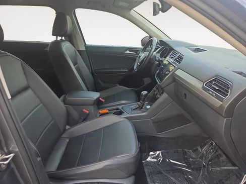 Used 2021 Volkswagen Tiguan SE w/ Panoramic Sunroof Package FWD image 15