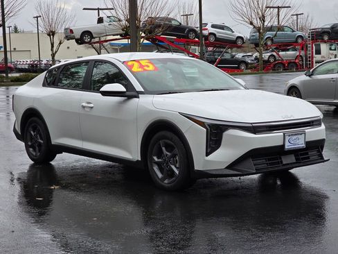 Used 2025 Kia K4 LXS image 3