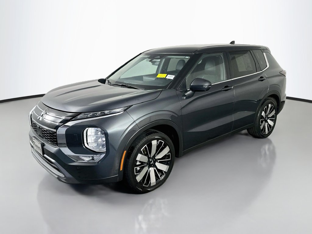 Used 2025 Mitsubishi Outlander SE AWD/4WD image 3