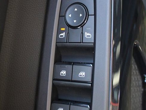 New 2025 Nissan Pathfinder SV image 8