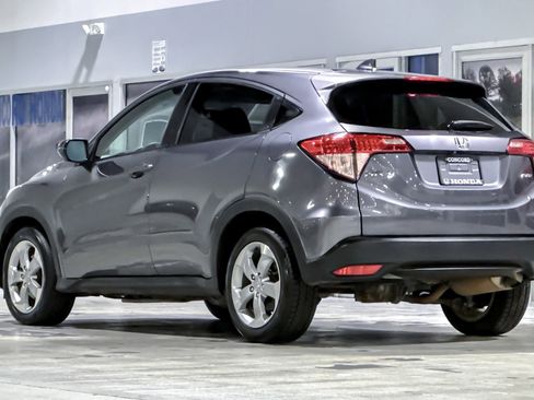 Used 2017 Honda HR-V EX image 3