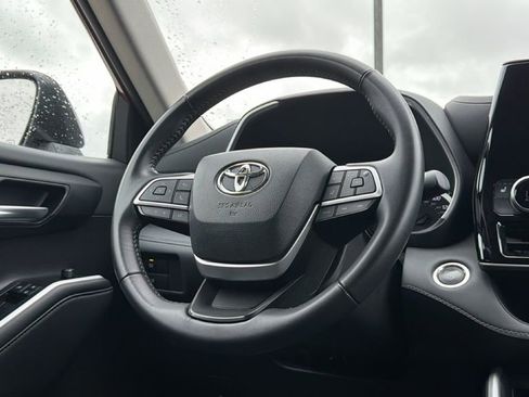 Certified 2025 Toyota Highlander XLE AWD/4WD image 36
