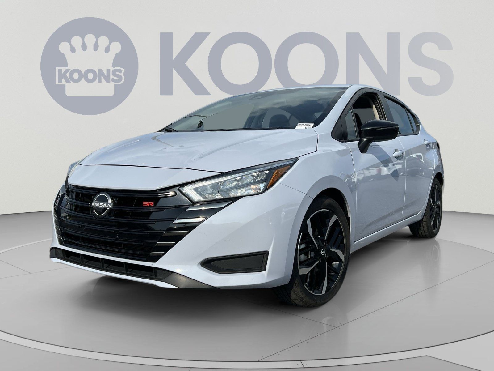 Used 2025 Nissan Versa SR FWD image 1