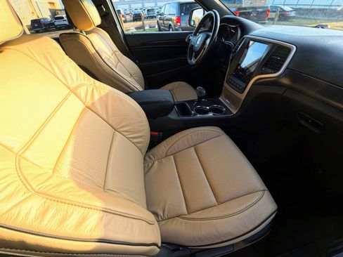 Used 2014 Jeep Grand Cherokee Laredo w/ 18" Wheel & 8.4" Radio Group image 11