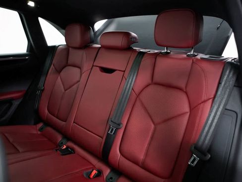 Certified 2025 Porsche Macan image 30