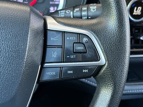 Used 2022 Toyota Highlander L AWD/4WD image 27