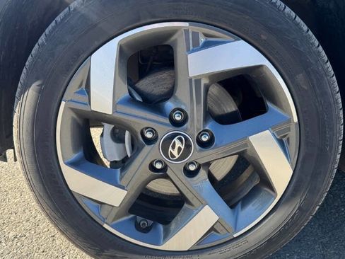 Used 2023 Hyundai Venue SEL image 17