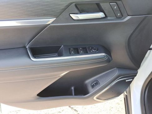 Used 2025 GMC Acadia Elevation image 16