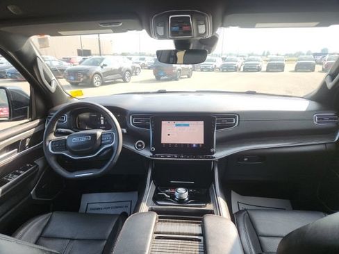 Used 2024 Jeep Wagoneer L Series II w/ Flexible Seating Group AWD/4WD image 22