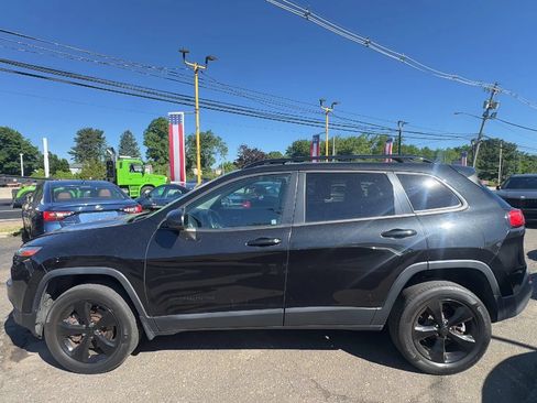 Used 2015 Jeep Cherokee Latitude w/ Comfort/Convenience Group AWD/4WD image 8