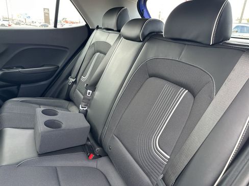 Used 2023 Hyundai Venue Limited FWD image 15