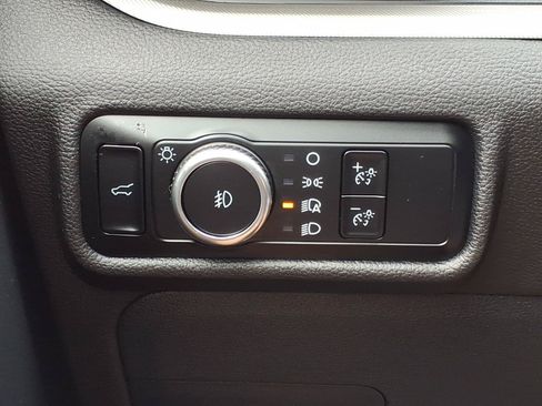 Used 2024 Ford Explorer XLT w/ Equipment Group 202A AWD/4WD image 17