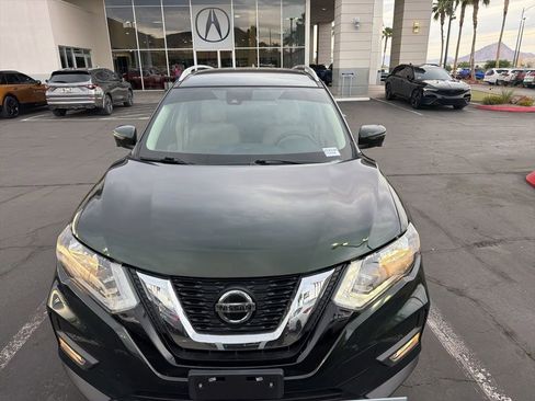 Used 2019 Nissan Rogue SL image 2