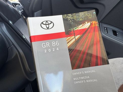 Used 2024 Toyota GR86 CAR image 21