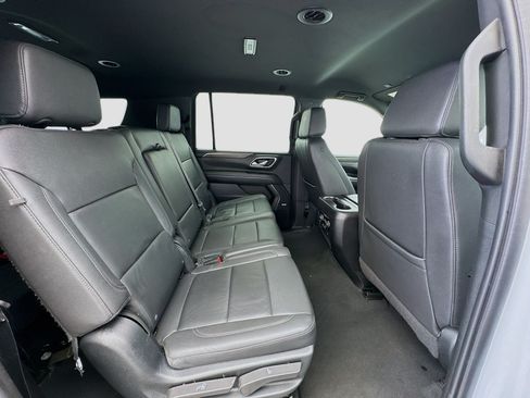 Used 2023 Chevrolet Suburban LT RWD image 20