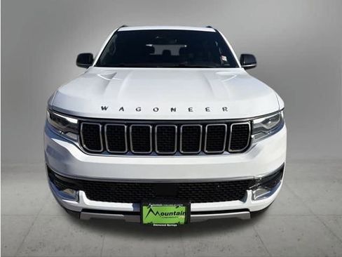 Used 2024 Jeep Wagoneer L Series II w/ Flexible Seating Group AWD/4WD image 8