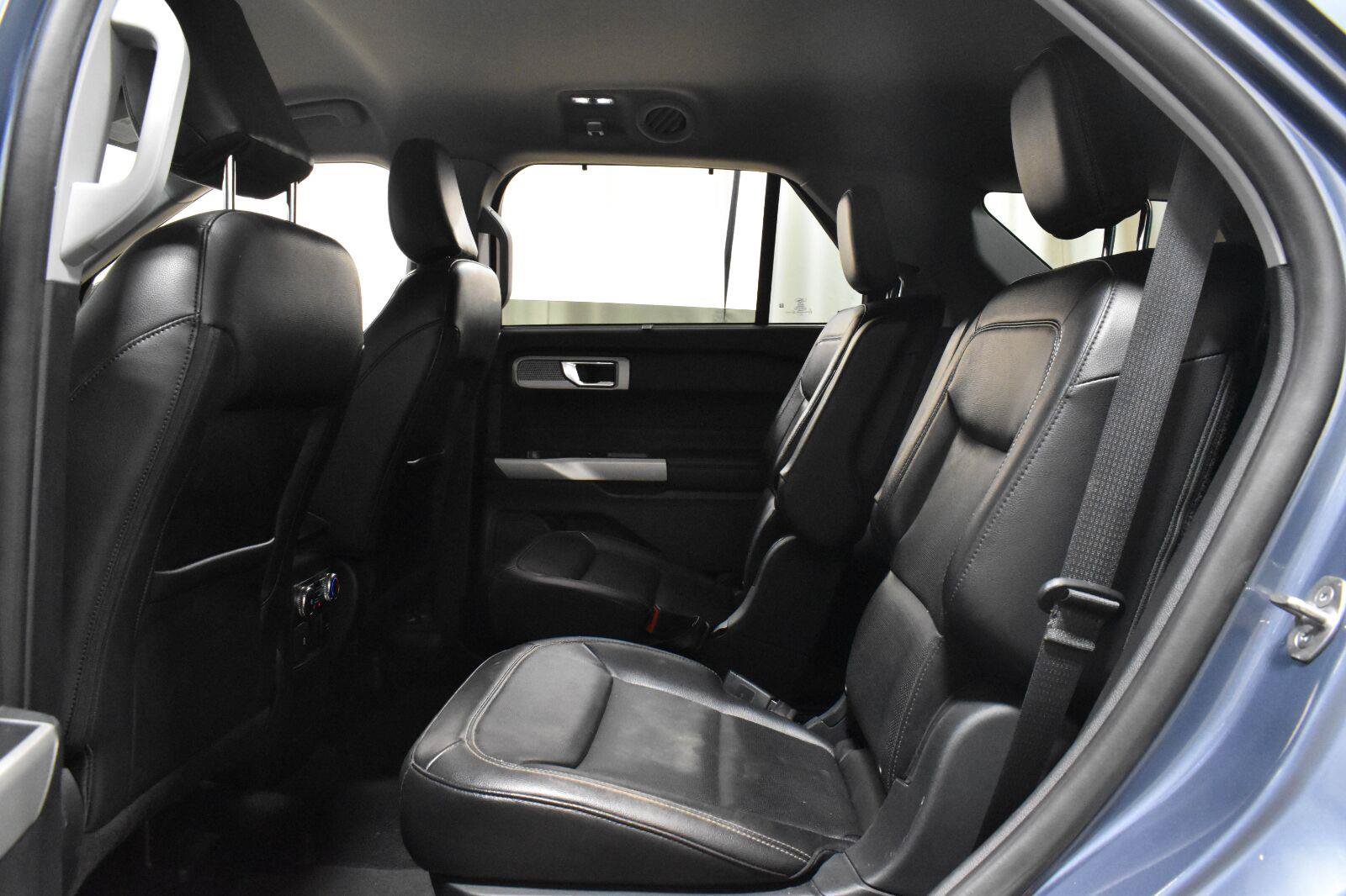 Used 2021 Ford Explorer Limited w/ Equipment Group 301A AWD/4WD image 4
